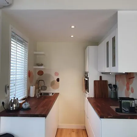 En Het Atelier Nocleg ze śniadaniem