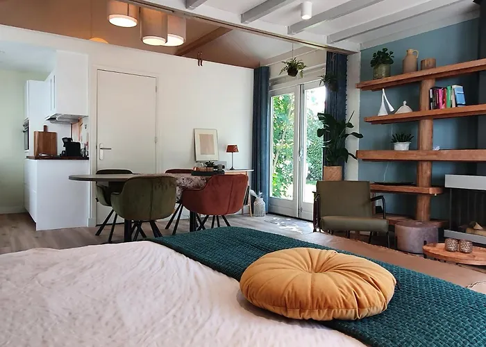 Bed and Breakfast En Het Atelier 4*