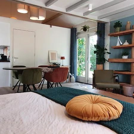 Bed & Breakfast En Het Atelier 4*